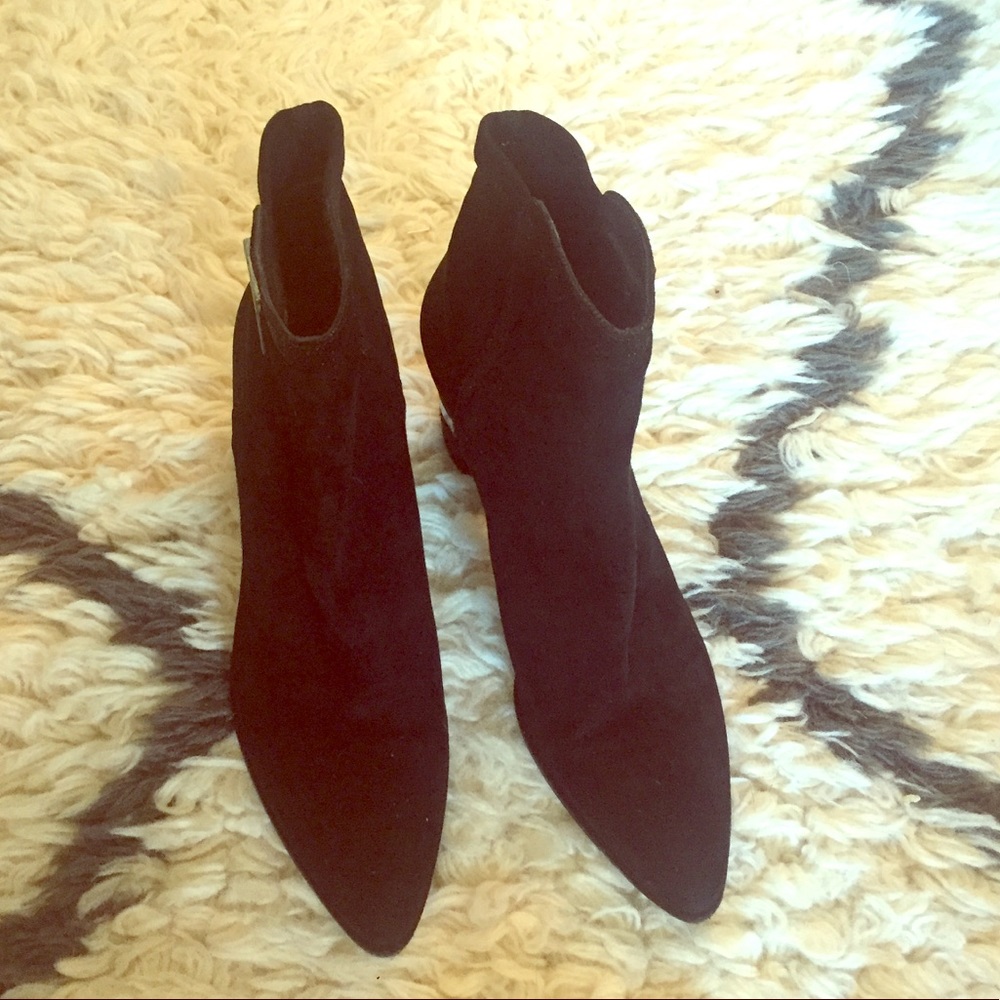Gorgeous Stuart Weitzman suede booties.